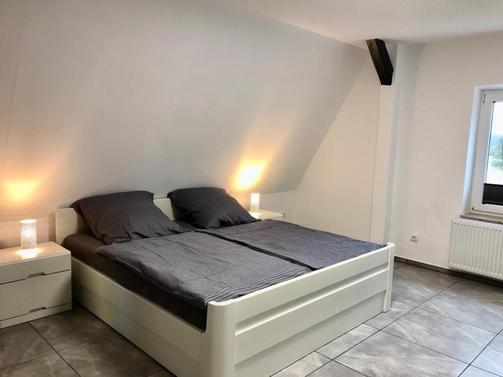Dachgeschosswohnung Mit Seeblick Ahrensbok ภายนอก รูปภาพ